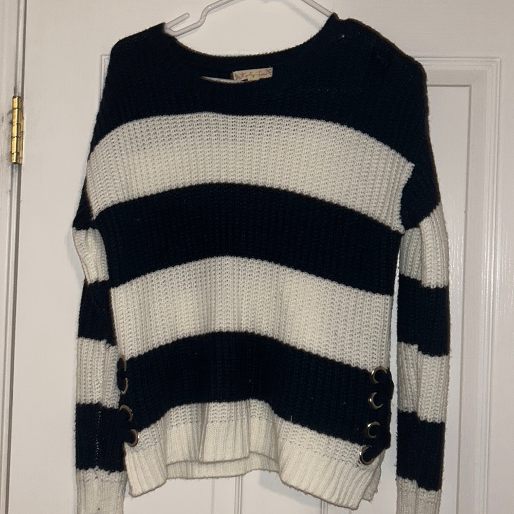 Never worn, it wasn’t as oversized as I wanted but super soft